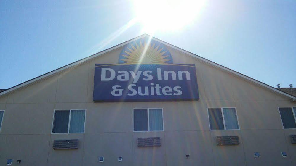 Days Inn & Suites By Wyndham El Dorado Exterior photo